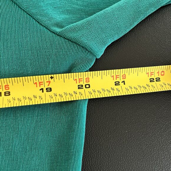 Green top - Picture 8 of 9